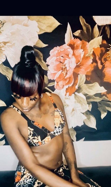 amazonbaycardi トップモデル 写真