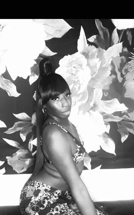 amazonbaycardi 裸のモデル 写真