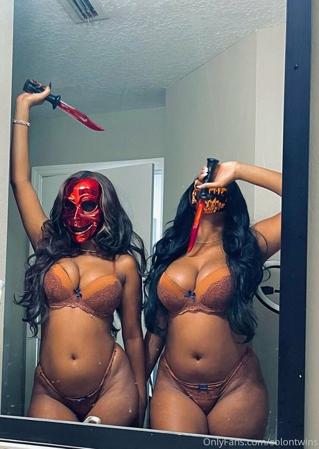 solontwins 独占モデル 写真