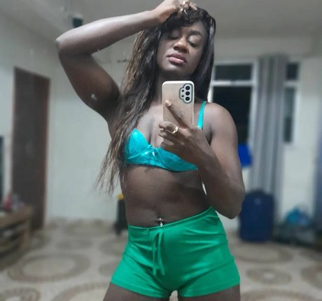 アジアンベイビーOnlyFans アダルト 写真