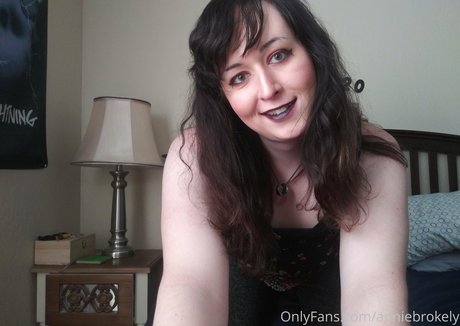 anniebrokely アートモデル ギャラリー