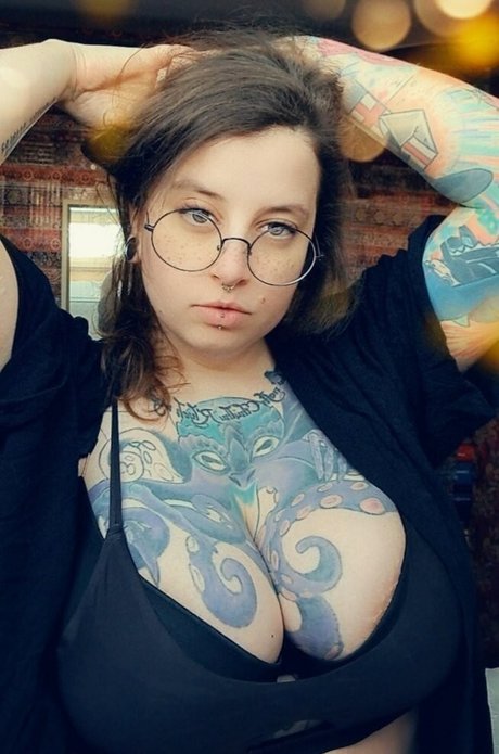 Sookiki 裸のポルノスター 写真