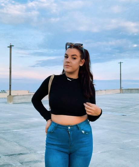 巨乳のマンコOnlyFans アートヌード 写真