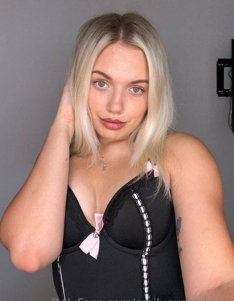 emilyevejackson 限定スター 写真