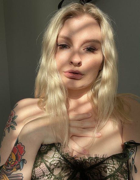 フラットオンリーファン セクシーヌード 写真