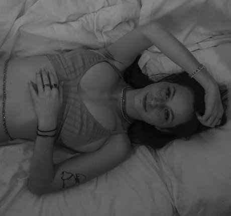 Caponce ポルノモデル 写真