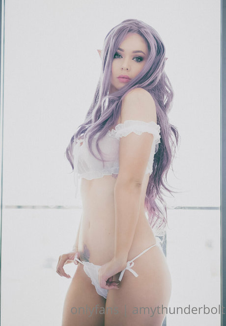 amythunderbolt ポルノモデル 写真