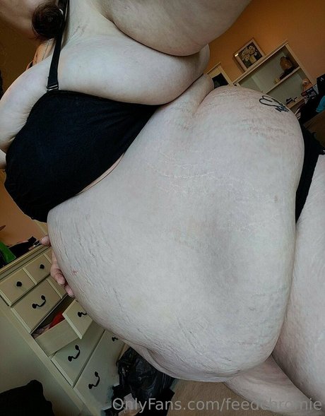 レズビアン ストラップオン OnlyFans 美しい裸 画像