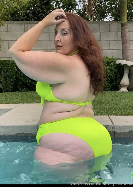 kourtneycakeshub 可愛い女優 ギャラリー