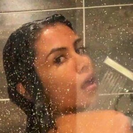 Ana Henao 裸のスター 画像