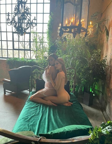 real tiffany 裸のポルノスター 写真