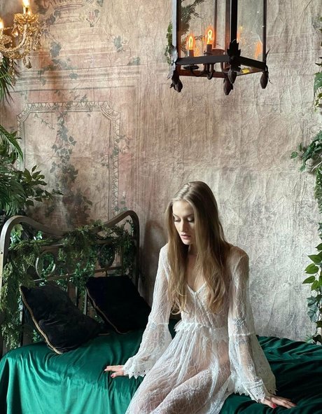 ブルネットの教師OnlyFans アートポルノ 写真