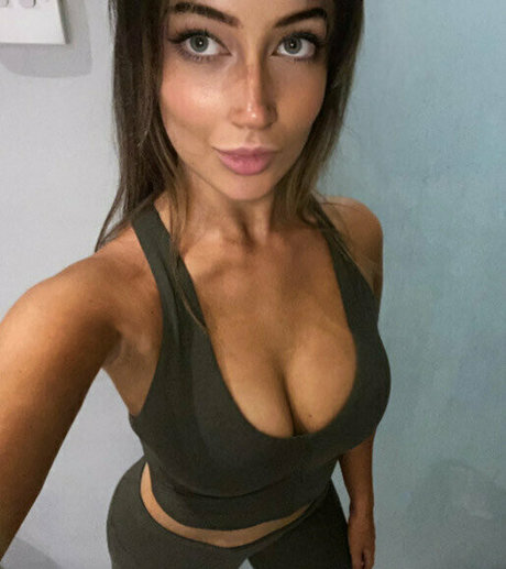 Charlotte Lion セックススター アーカイブ