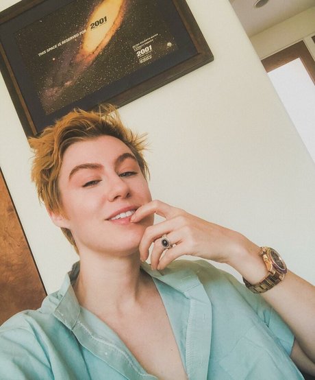 ビキニストリップOnlyFans アートxxx アーカイブ