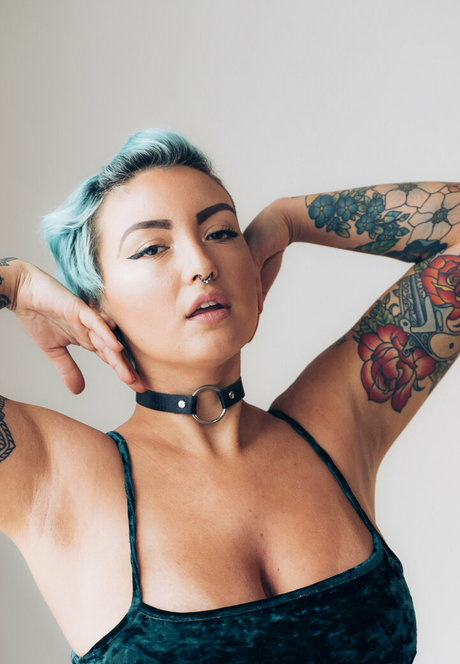 lunalynn26 エロティック女優 画像