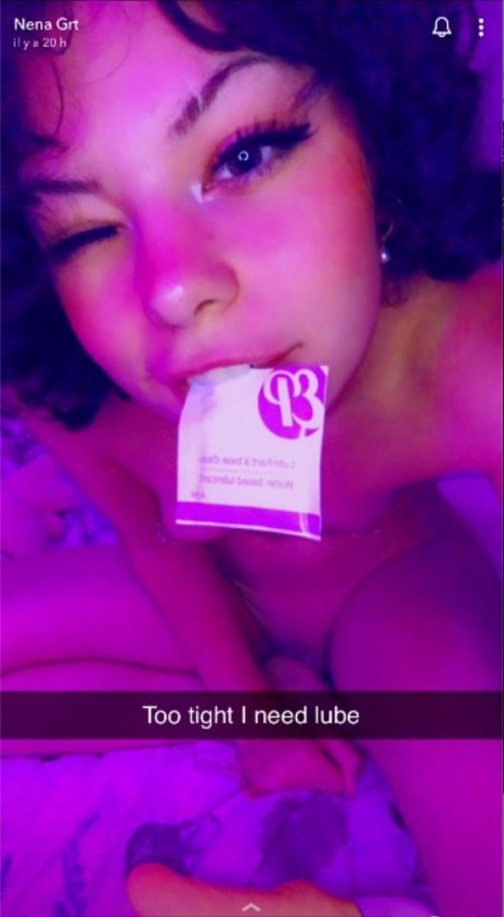 ブルネットの看護師OnlyFans 美しいヌード 写真