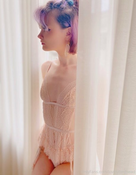 痩せた金髪の熟女OnlyFans ヌード 画像