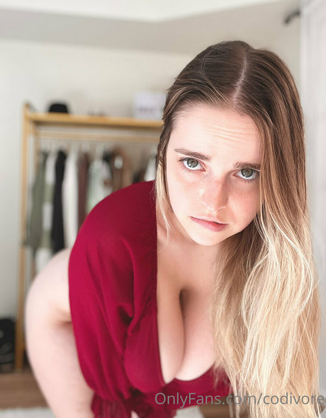 コスプレ フェムボーイ オンリーファンズ セクシー裸 ギャラリー