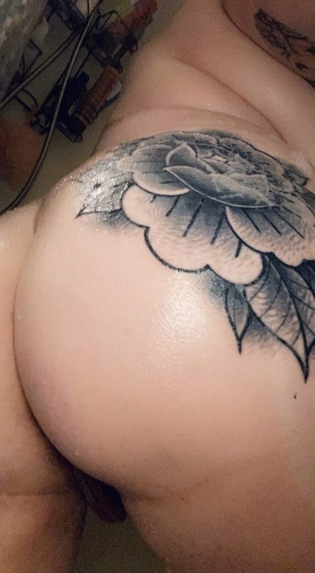 ブラック・ポーグ・オンリーファンズ 美しい裸 写真