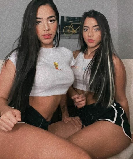 Mariely E Mirella Santos 高品質モデル 写真