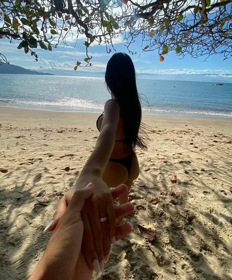 Mariely E Mirella Santos アート女優 写真