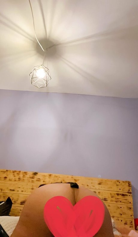 黒髪の熟女OnlyFans セクシーヌード 写真