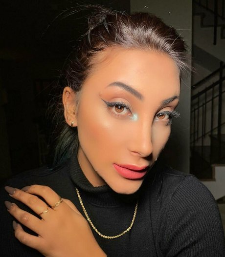 Chen Levi ポルノモデル ギャラリー