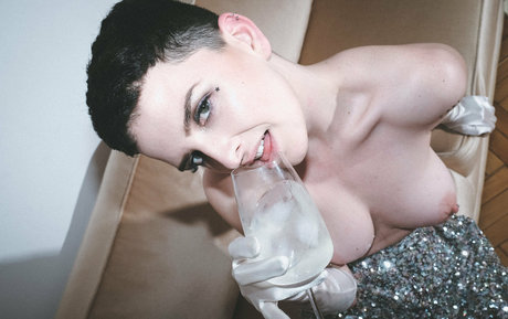 アジアンベイビーOnlyFans ヌード アーカイブ