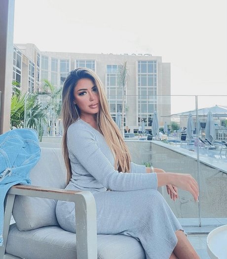 Sarah Salama ホットなスター アーカイブ