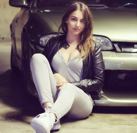 Emelia Hartford アートモデル 写真