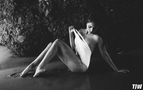 Emelia Hartford アダルト女優 アーカイブ