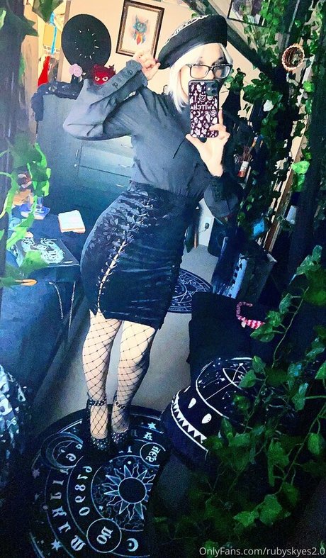 イギリス人熟女OnlyFans アートヌード 写真