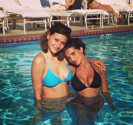 Mikaela Hoover アダルトモデル 画像