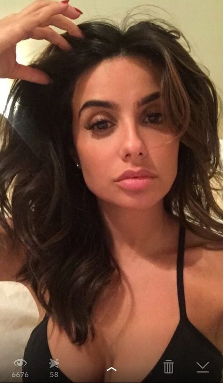 Mikaela Hoover ヌードモデル 写真