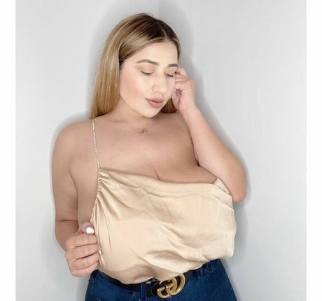 Jazmin Gurrola セクシーモデル 画像