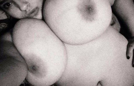 Jazmin Gurrola アートスター 写真