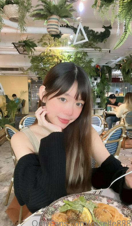 そばかすOnlyFans トップ 写真