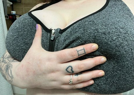 bigtittyemma 美しいモデル 写真