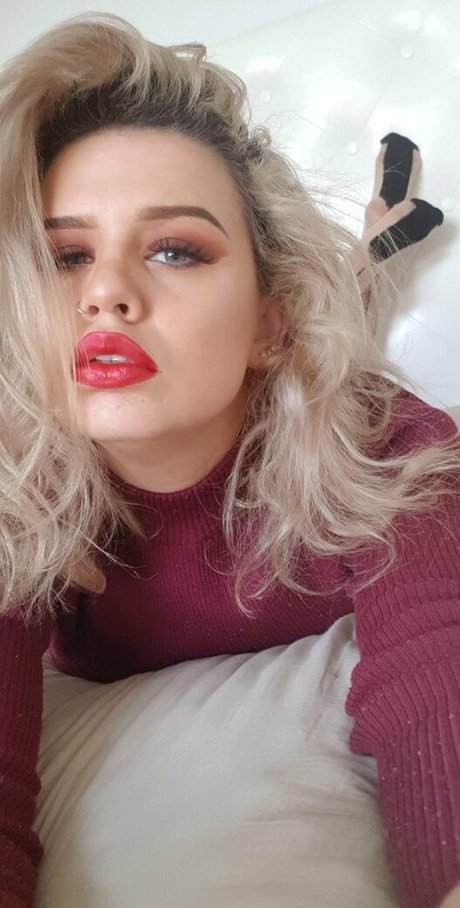 Tommi Terror 美しいモデル 写真