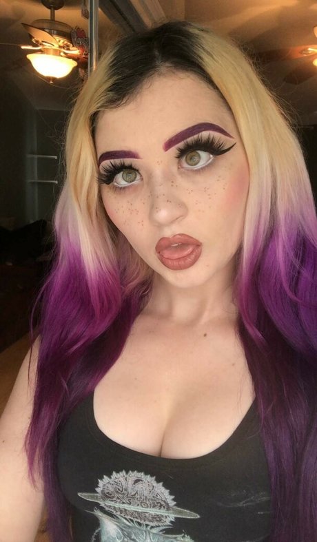 ゴスアジアンOnlyFans ヌード 写真