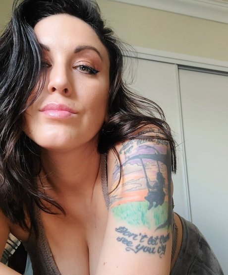 Evil Little Creature ホットなモデル 写真