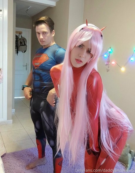 ビキニストリップOnlyFans セクシー裸 画像