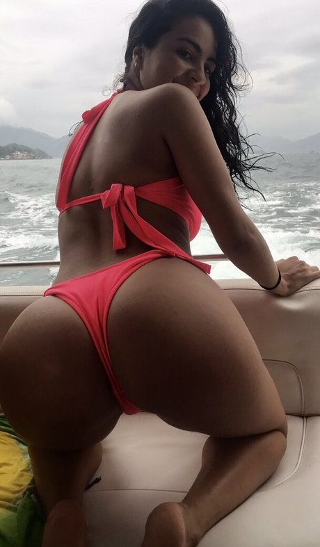 客室乗務員 OnlyFans セクシーヌード 写真