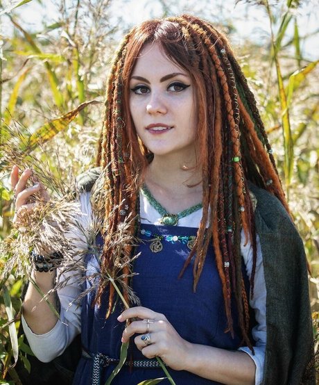 Alina Gingertail 裸モデル 画像