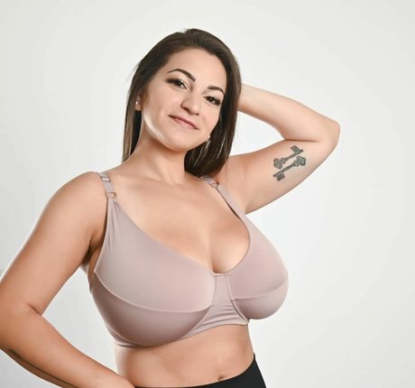 Agustina Guz セクシーなスター 写真