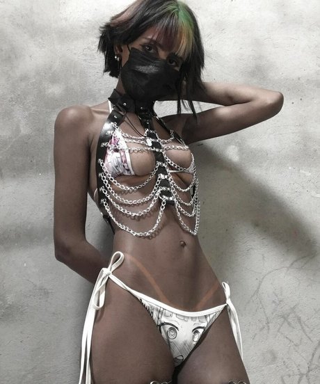 Flavia Llins セクシーなスター ギャラリー