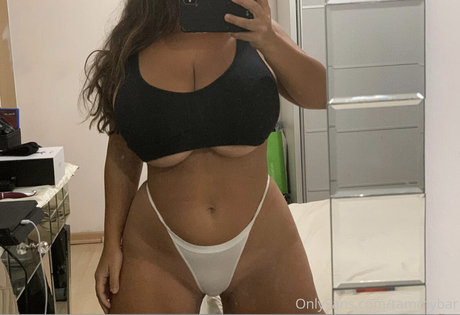 若いティーンのOnlyFans エロチック 画像