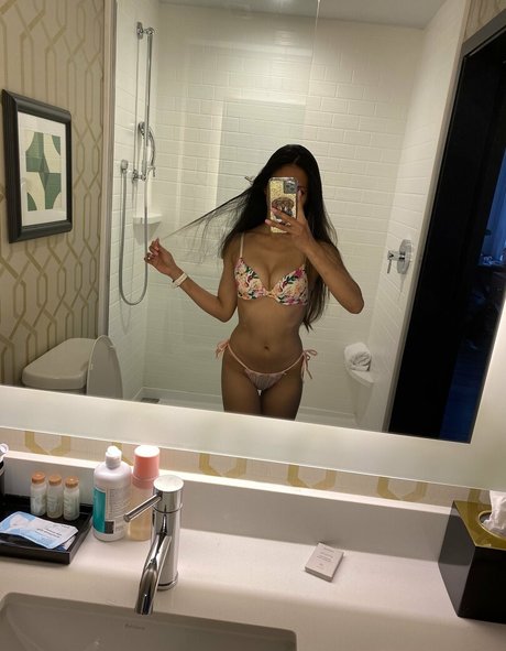 小さいチンポOnlyFans 美しい裸 写真