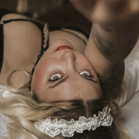 hinkycurvy アダルトモデル 写真