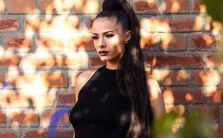 AndreeaNicoletaDinu 最高のスター 写真